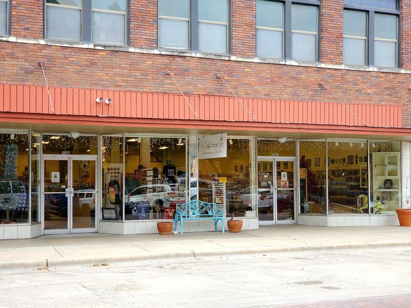 Small-Town Charm Around the Courthouse Square