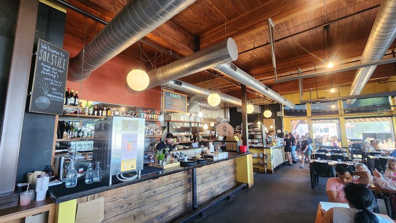 Solstice Wood Fire Pizza & Bar, Hood River