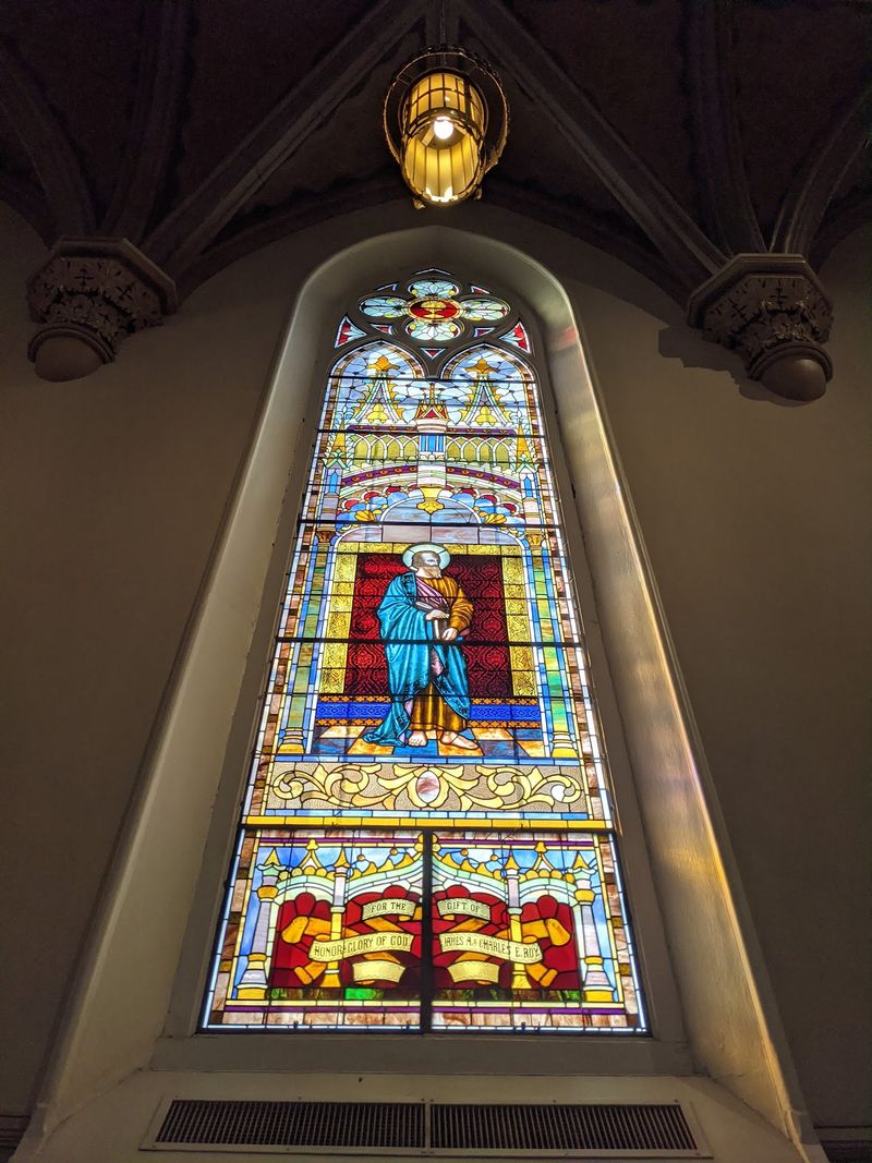 Stained Glass That Turns Sunlight Into Storytelling Stained Glass That Turns Sunlight Into Storytelling