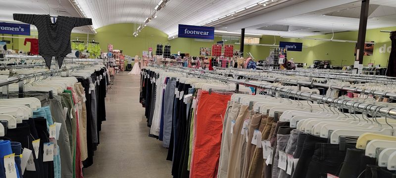 Step Into the Tidy Side of Thrifting Step Into the Tidy Side of Thrifting