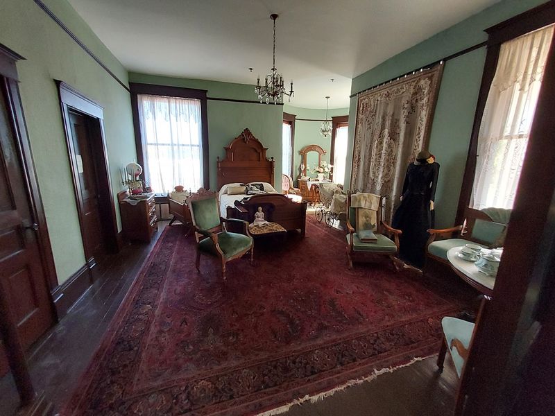 Stepping Back To Victorian Splendor Stepping Back To Victorian Splendor
