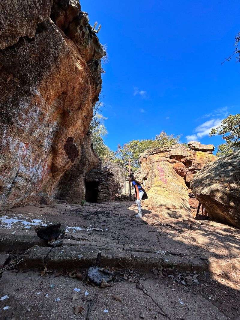 Stone Dens and Crumbling Walls Stone Dens and Crumbling Walls