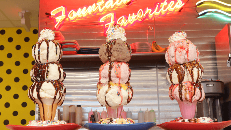 Sundaes and Ice Cream Creations Built Like Art Sundaes and Ice Cream Creations Built Like Art