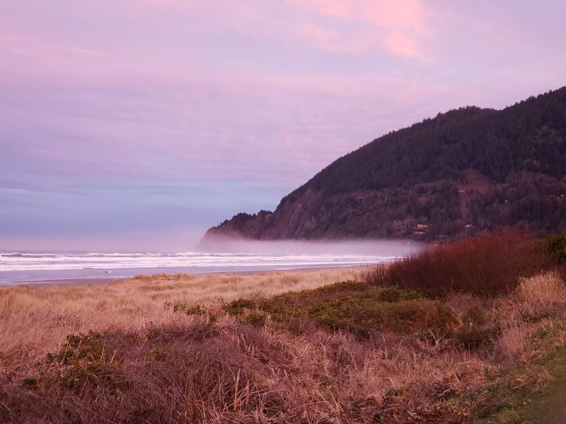 Sunsets Where the Whole Beach Goes Quiet Sunsets Where the Whole Beach Goes Quiet