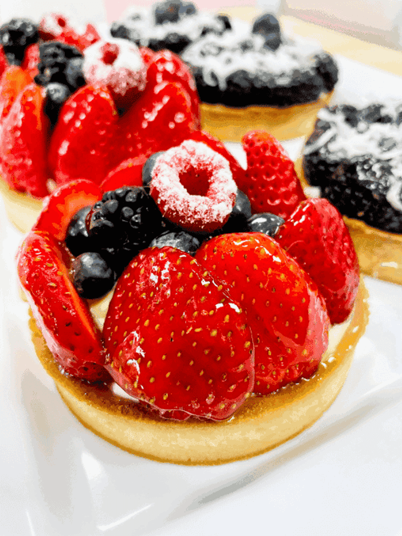Tarts So Pretty They Almost Stay Uneaten