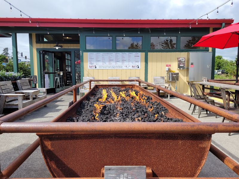 The 16-Foot Fire Pit That Steals the Show The 16-Foot Fire Pit That Steals the Show