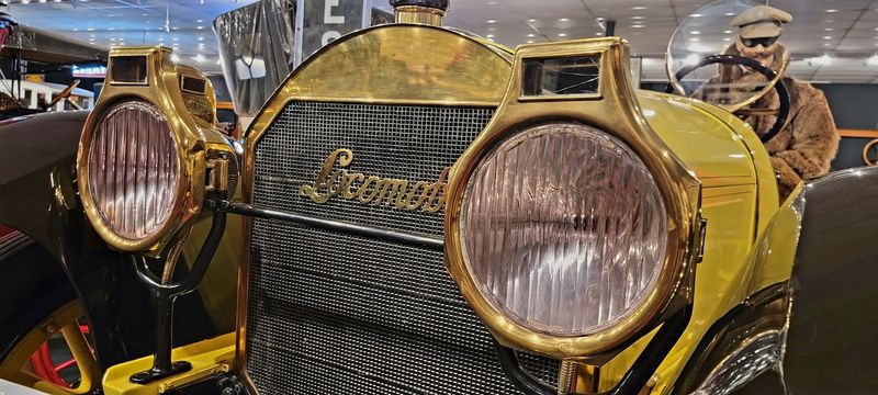 The 1892 Mercedes-Benz Steals The Spotlight
