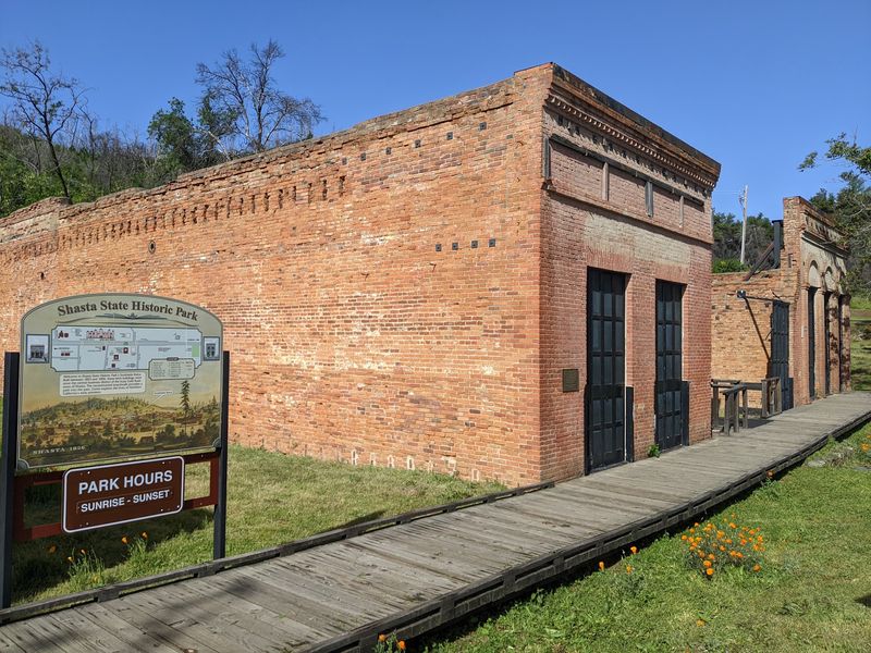 The Brick Row That Refused to Disappear The Brick Row That Refused to Disappear