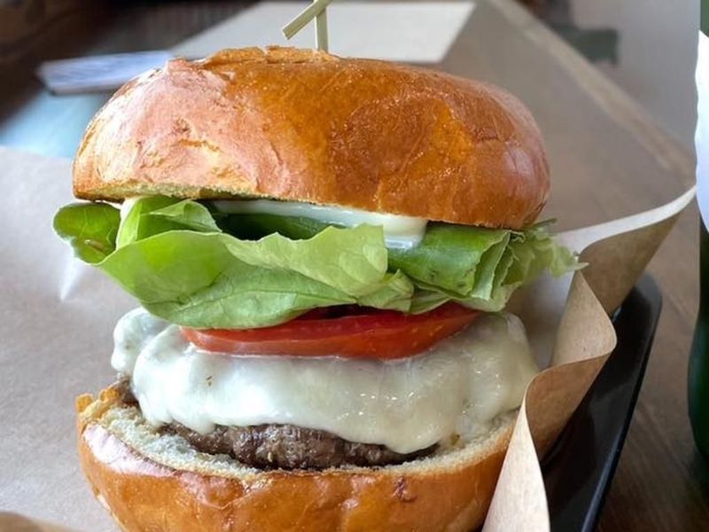 The Burger That Locals Keep Bragging About