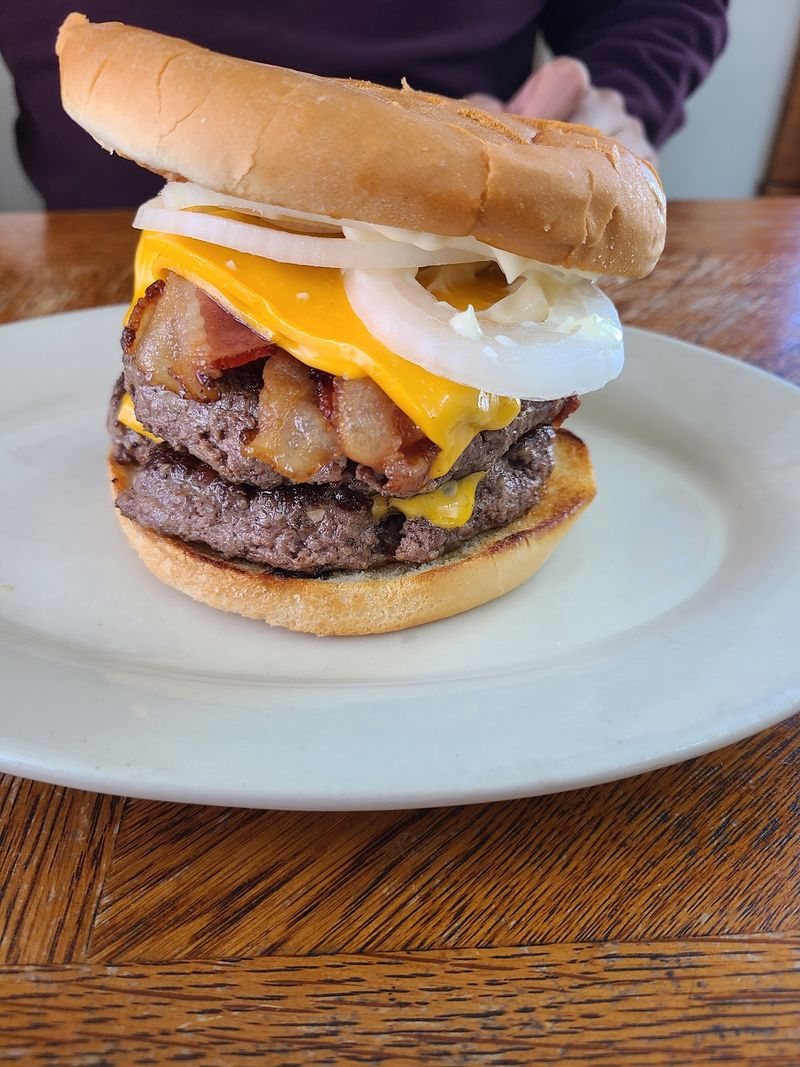 The Cheeseburger Locals Rave About