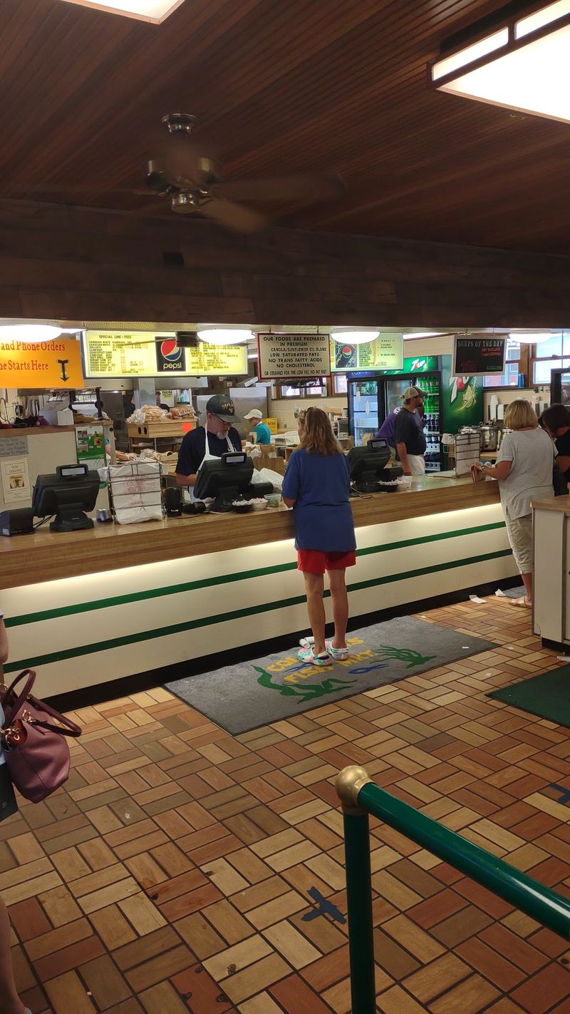 The Famous Fish Sandwich That Draws The Crowds The Famous Fish Sandwich That Draws The Crowds