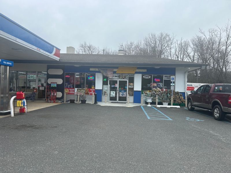 The Gas Station That Smells Like a Taqueria The Gas Station That Smells Like a Taqueria