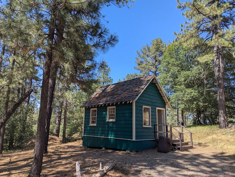 The Little Cabin Museum Worth Twenty Minutes The Little Cabin Museum Worth Twenty Minutes