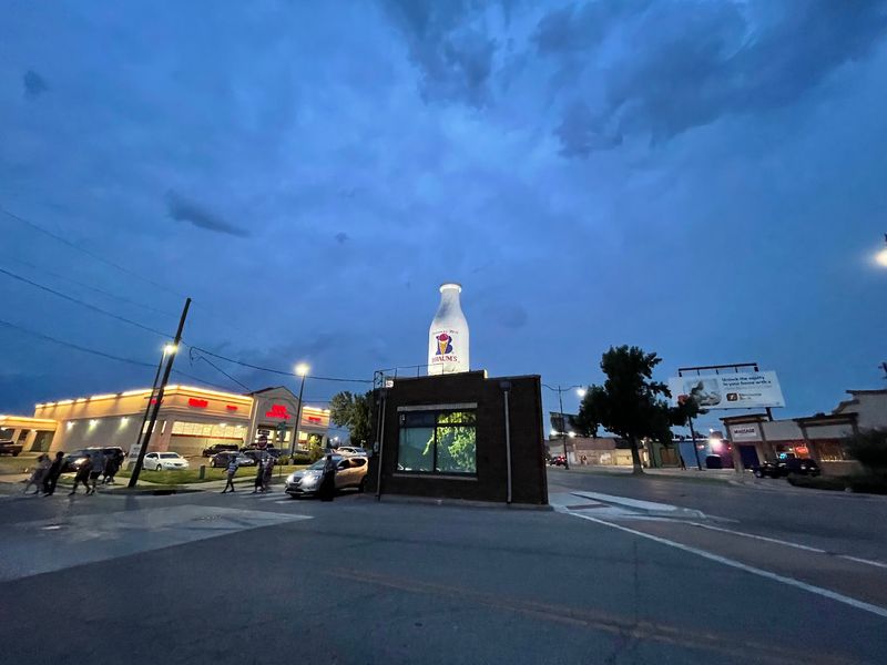 The Mood on the Corner and Who It Suits