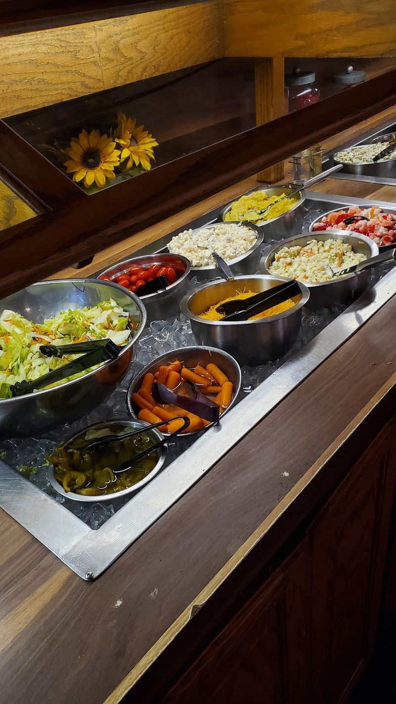 The Salad And Hot Bar Locals Rave About