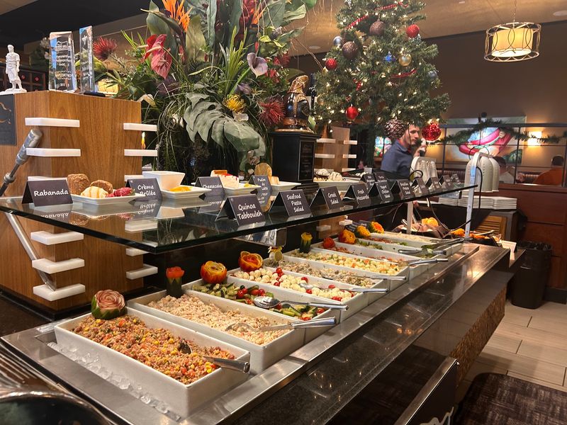 The Salad Bar Deserves Its Own Applause The Salad Bar Deserves Its Own Applause