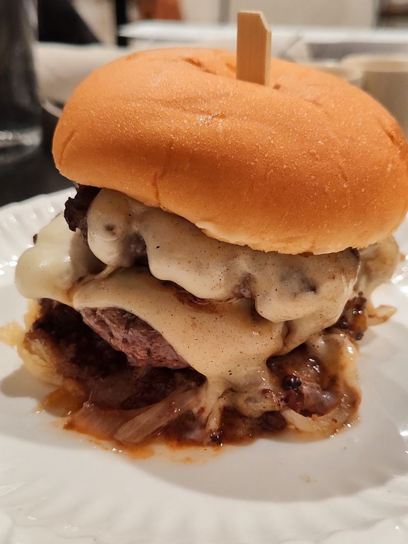 The Smash Burger With A Cult Following The Smash Burger With A Cult Following