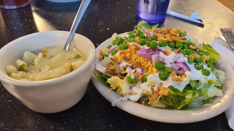 The Soup-and-Salad Bar That Steals the Spotlight The Soup-and-Salad Bar That Steals the Spotlight
