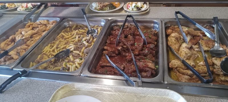 The Weekday Lunch Buffet Locals Swear By The Weekday Lunch Buffet Locals Swear By