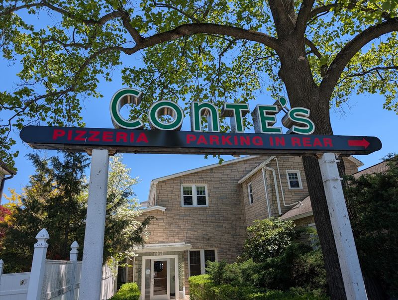 Thin Crust Nostalgia at Conte's Pizza Thin Crust Nostalgia at Conte's Pizza