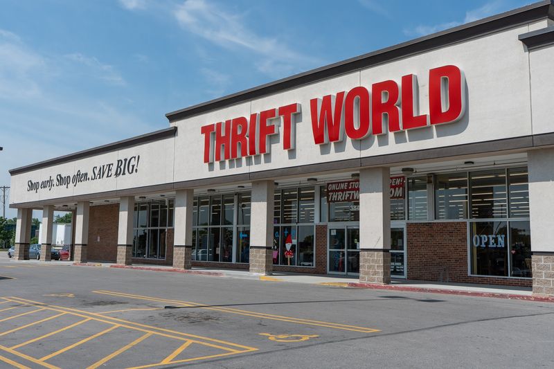 Thrift World, Independence