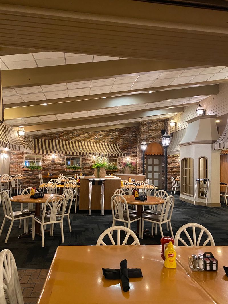 Tobie's Restaurant and Bakery, Hinckley