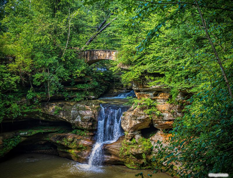 Upper Falls at Old Man's Cave (Hocking Hills State Park) Upper Falls at Old Man's Cave (Hocking Hills State Park)