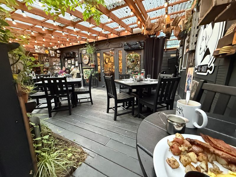 Wanda's Cafe