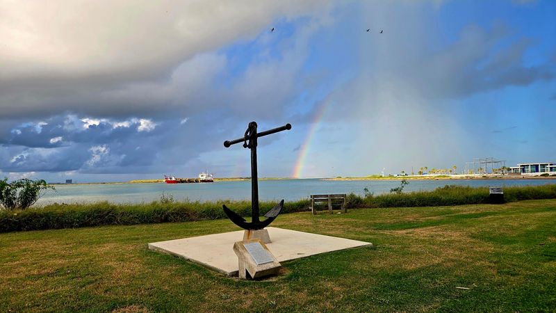 Wildlife, History And The Statue By The Water Wildlife, History And The Statue By The Water