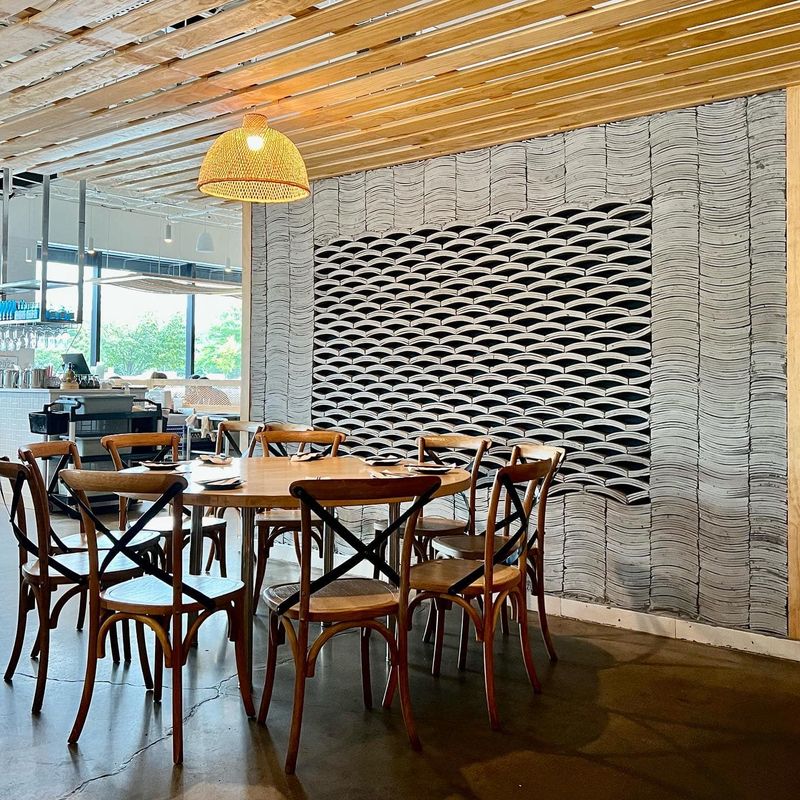 Wood Warmth and Airy Good Looks Wood Warmth and Airy Good Looks