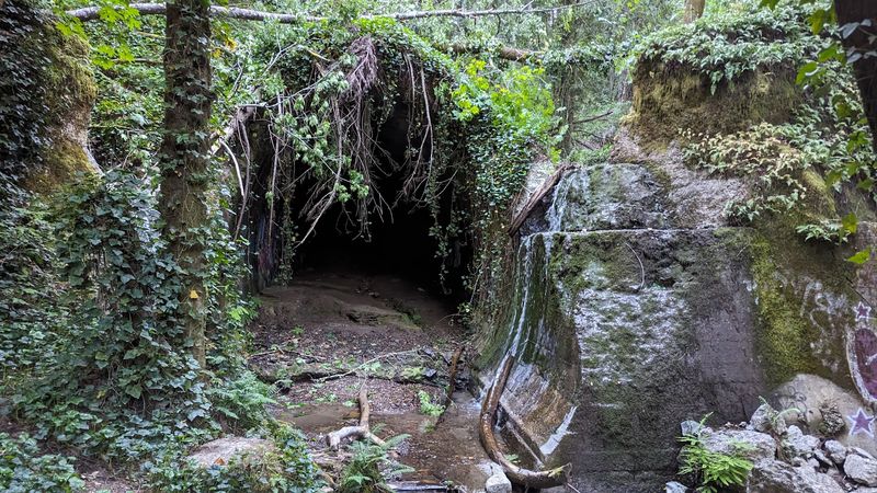 Wrights, the Ghost Town Nobody Notices Anymore