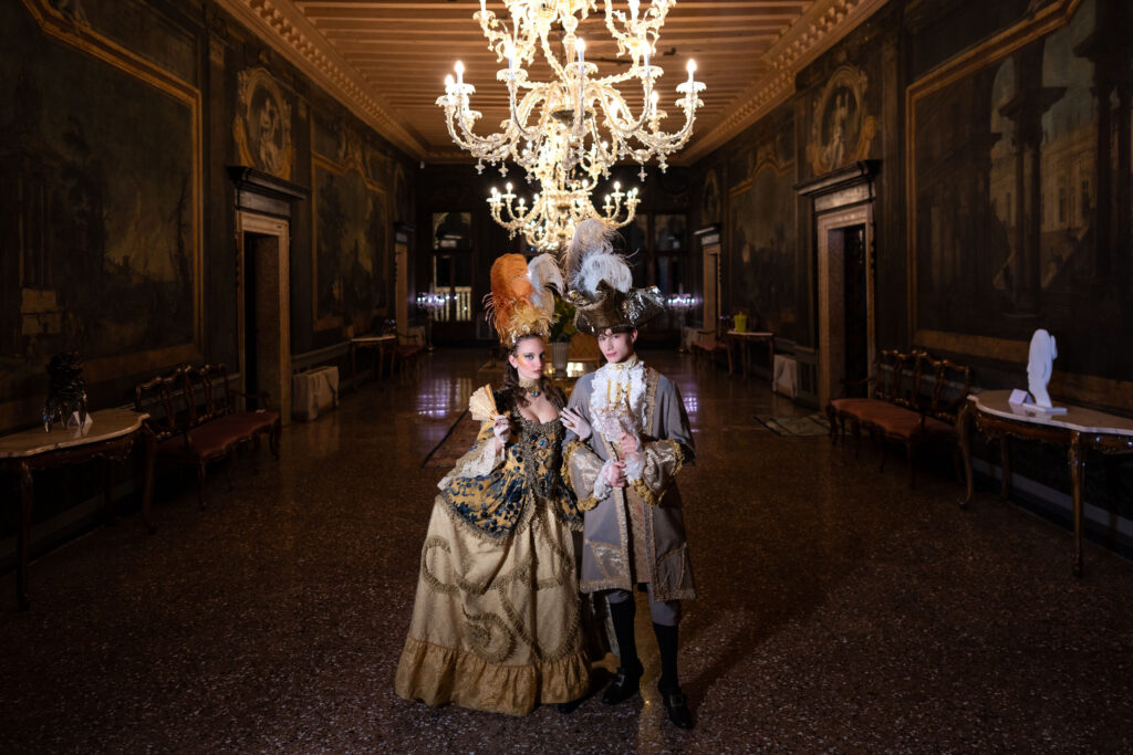 Dress for a European holiday in Venice, like this couple at the Ca´Sagredo Hotel. c.Alessio Benetti for CroisiEurope Dress for a European holiday in Venice, like this couple at the Ca´Sagredo Hotel. c.Alessio Benetti for CroisiEurope