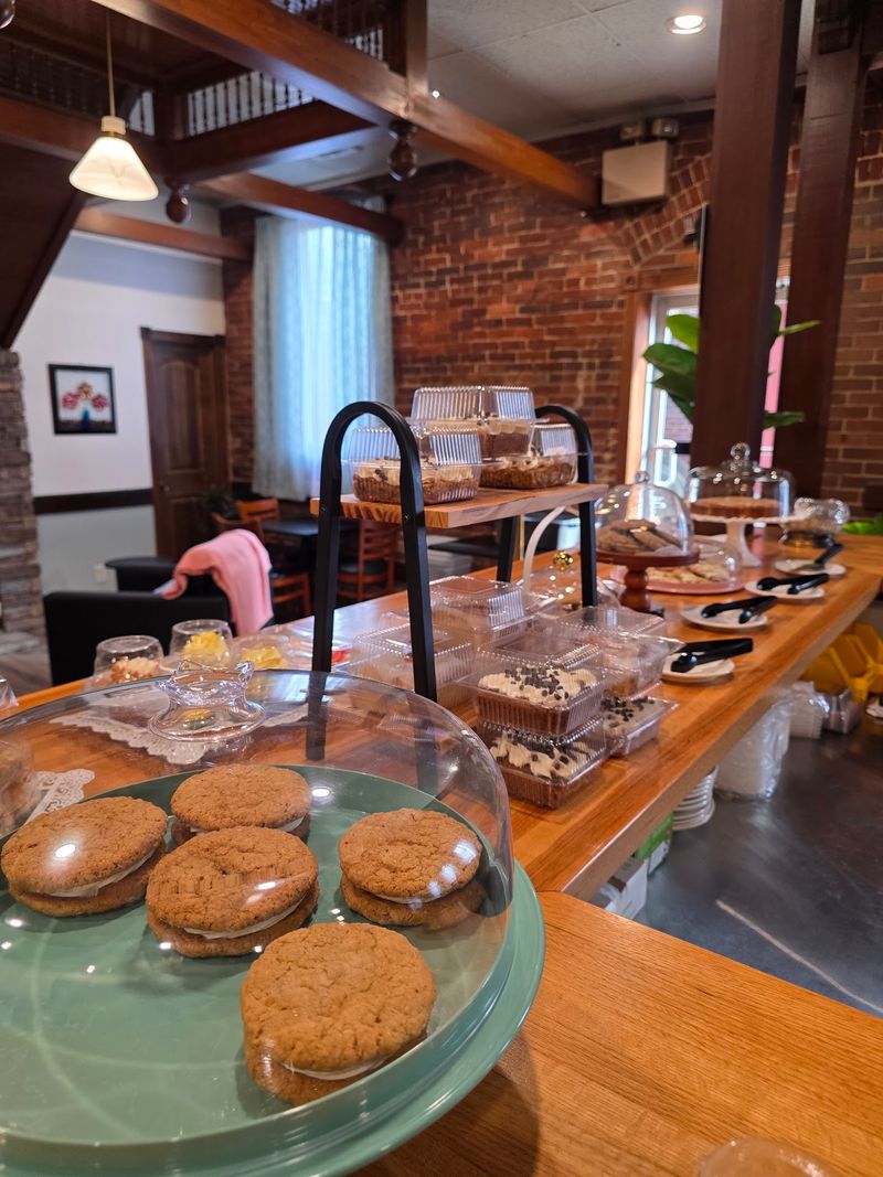 A Bakery Where the Whole Case Is Safe
