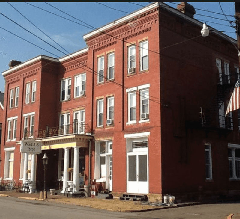 A Boomtown Hotel That Never Stopped Taking Guests
