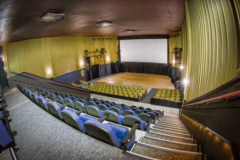 A Downtown Movie House That Never Lost Its Stage