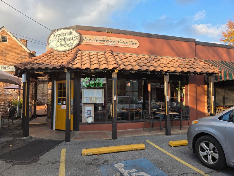 A Former Gas Station Now Fuels People Instead of Cars A Former Gas Station Now Fuels People Instead of Cars