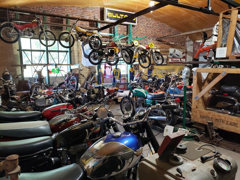 A Garage-Style Vibe Run by Friendly Hosts A Garage-Style Vibe Run by Friendly Hosts