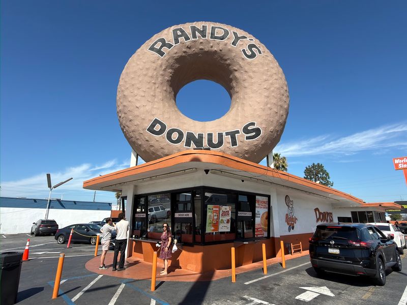A Giant Donut You Can Spot From the Freeway A Giant Donut You Can Spot From the Freeway