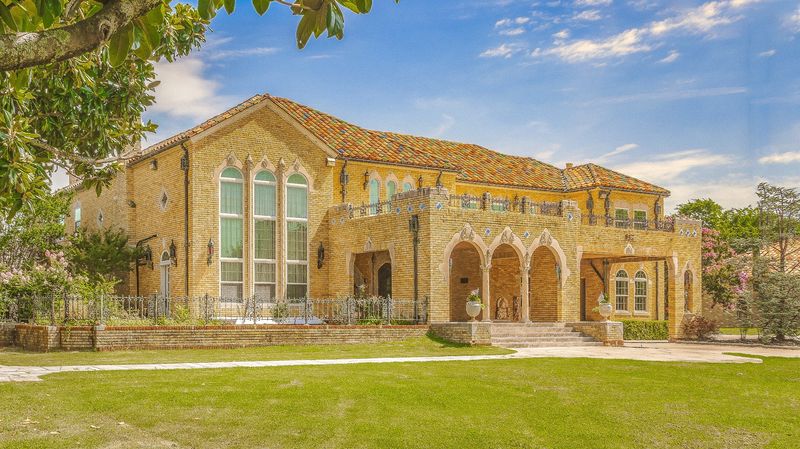 A Grand House in Central Oklahoma