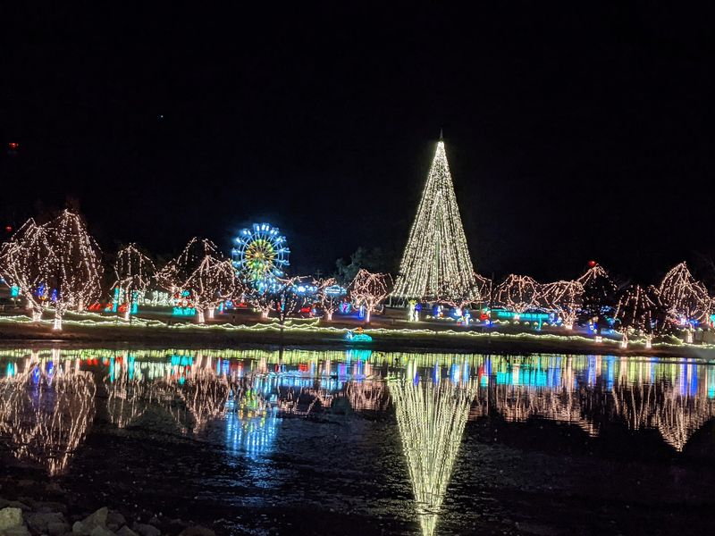 A Park Turned Into a Glowing Holiday Town A Park Turned Into a Glowing Holiday Town