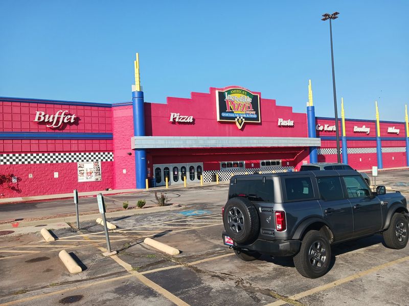 A Pizza Palace Hiding in Plain Sight A Pizza Palace Hiding in Plain Sight