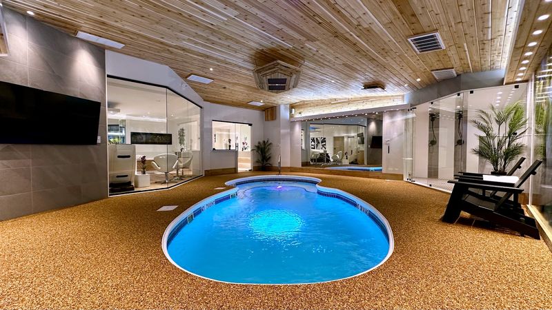 A Pool That Belongs Only to the Two of You A Pool That Belongs Only to the Two of You