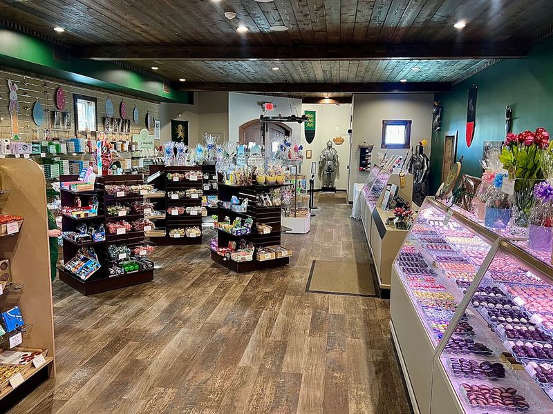 A Restaurant Sweet Shelf Grew Into a Century-Old Candy Kingdom A Restaurant Sweet Shelf Grew Into a Century-Old Candy Kingdom