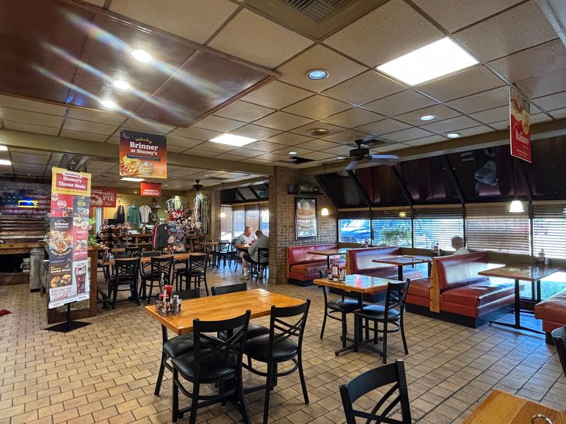 A Riverfront Shoney's That Feels Like Coming Home
