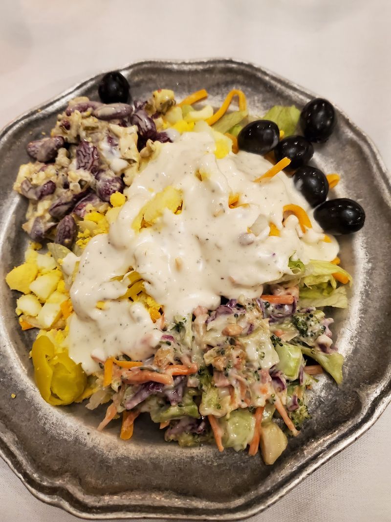 A Salad Bar Too Beloved to Retire A Salad Bar Too Beloved to Retire