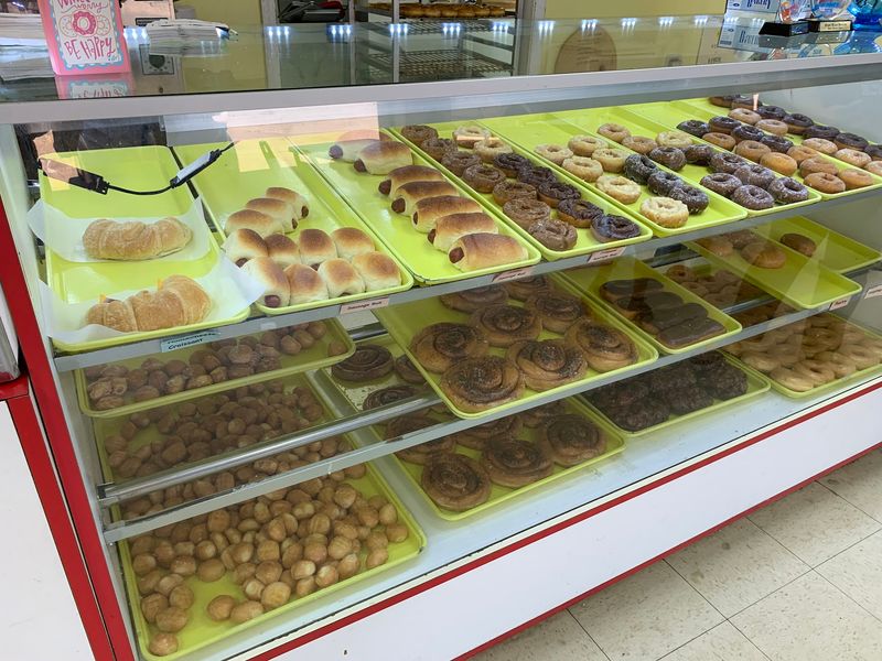 A Small-Town Donut Counter on the Edge of the Metro
