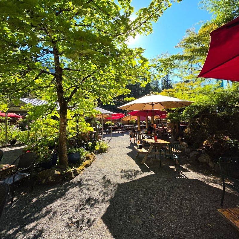 A Smart Pit Stop on the Way to Mount Hood A Smart Pit Stop on the Way to Mount Hood