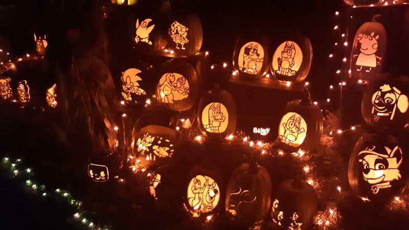 A Thousand Glowing Faces Will Make You Question Your Own Carving Skills