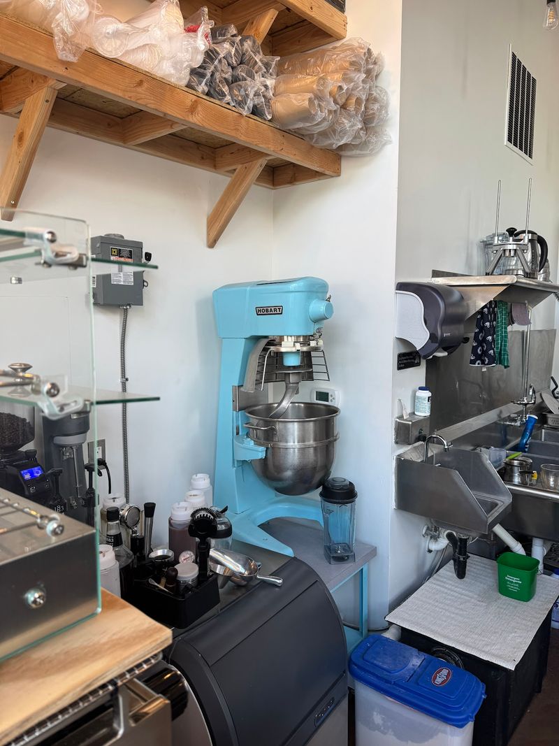 A Tiny Kitchen Met A Crowd It Never Planned For A Tiny Kitchen Met A Crowd It Never Planned For