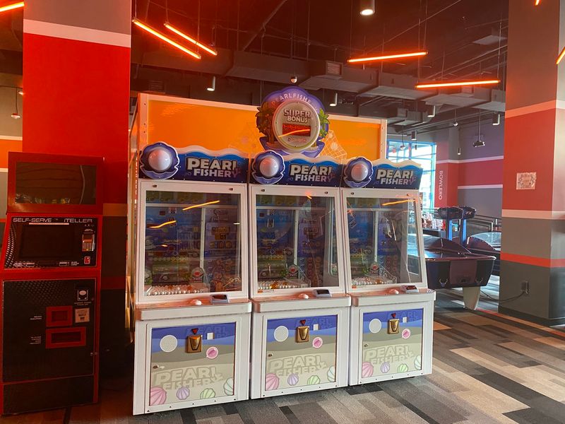 An Arcade That Rings and Flashes An Arcade That Rings and Flashes